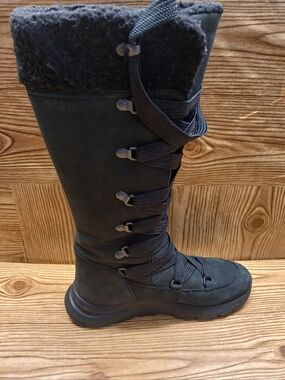 Timberland Women's Black Lace-Up Winter Boot with Fleece Collar